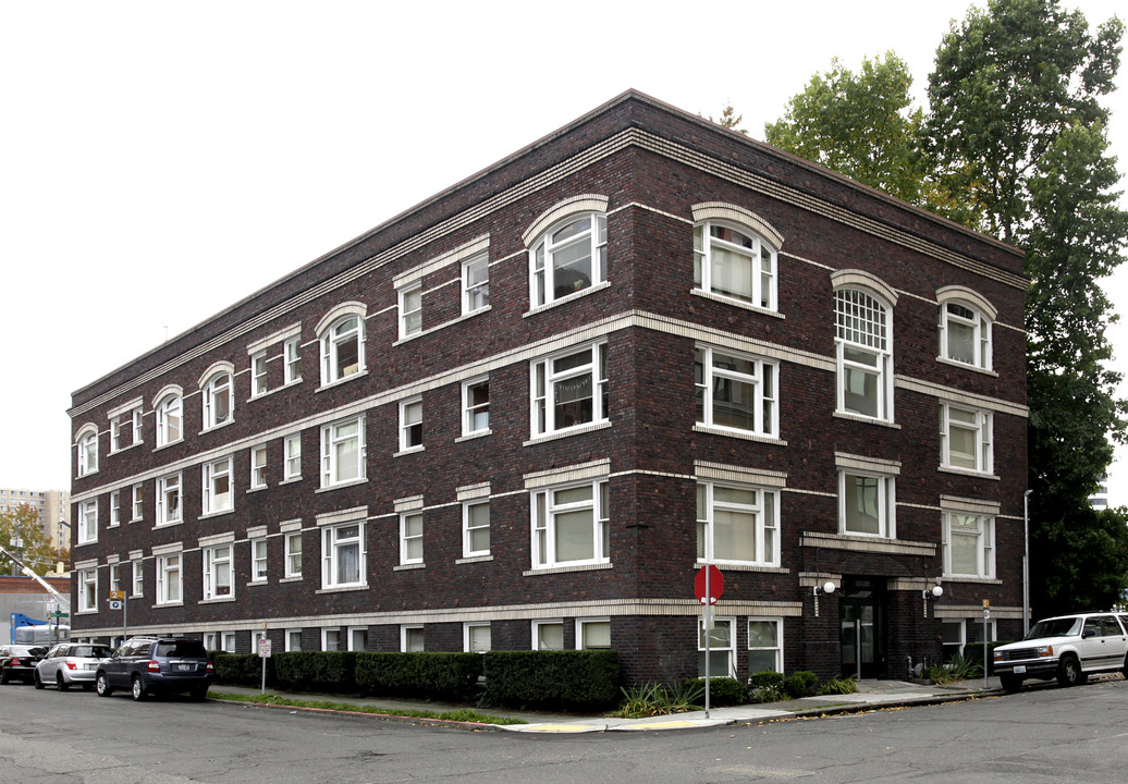 The Brewster Apartments in Seattle, WA - Building Photo