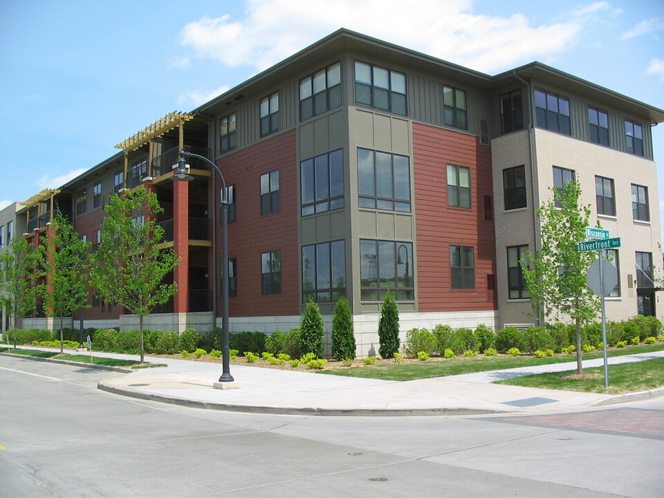 315 Riverfront Terrace in Eau Claire, WI - Foto de edificio