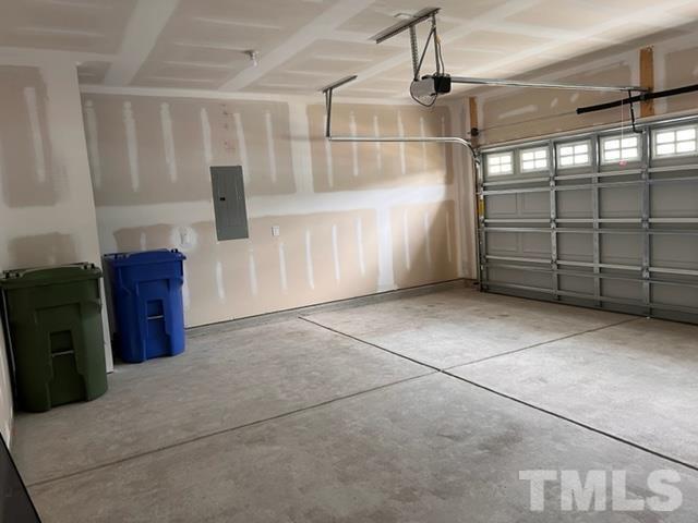 108 Avery Glenn Way in Fuquay Varina, NC - Building Photo - Building Photo