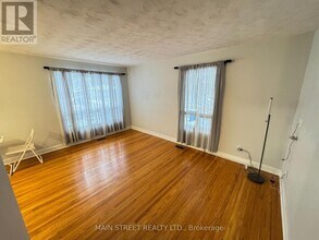 57 Dunning Ave in Aurora, ON - Building Photo - Building Photo