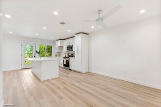 381 Perryman St in New Braunfels, TX - Building Photo - Building Photo