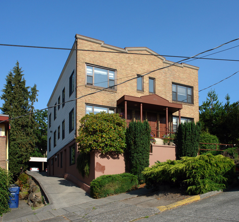 909 4th Ave N in Seattle, WA - Foto de edificio