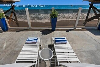 22626 Pacific Coast Hwy in Malibu, CA - Building Photo - Building Photo