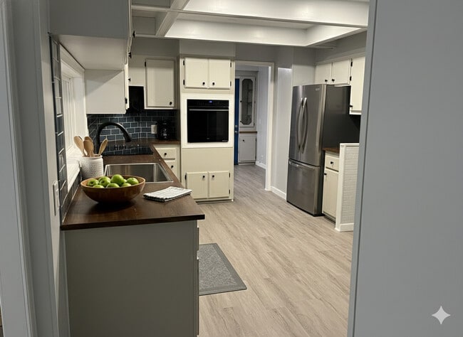 3911 Victory Dr SW in Port Orchard, WA - Foto de edificio - Building Photo