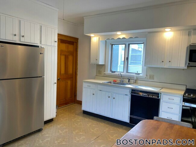 80 Curtis St in Somerville, MA - Building Photo - Building Photo