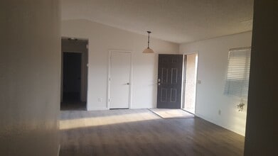 19660 Neuralia Rd in California City, CA - Building Photo - Building Photo