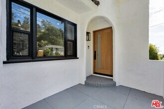 2222 Valentine St in Los Angeles, CA - Building Photo - Building Photo