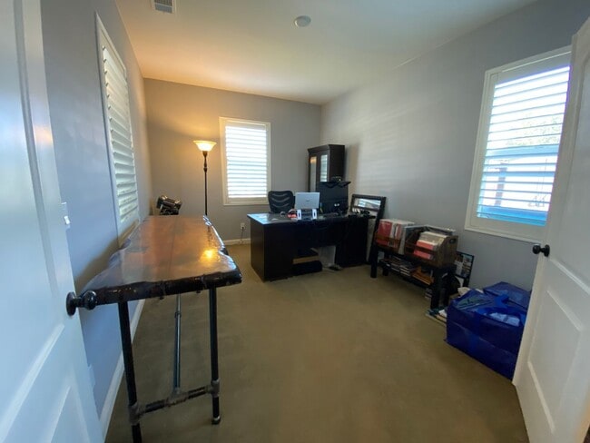 5564 Thoroughbred St in Oceanside, CA - Building Photo - Building Photo