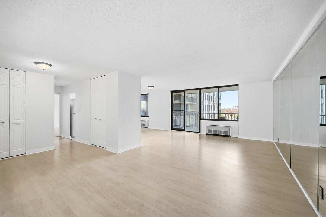 300 Winston Dr, Unit 8th Flr in Cliffside Park, NJ - Building Photo