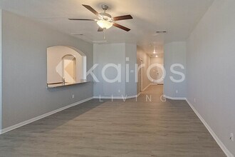 5611 Littoral Rd in Mont Belvieu, TX - Foto de edificio - Building Photo