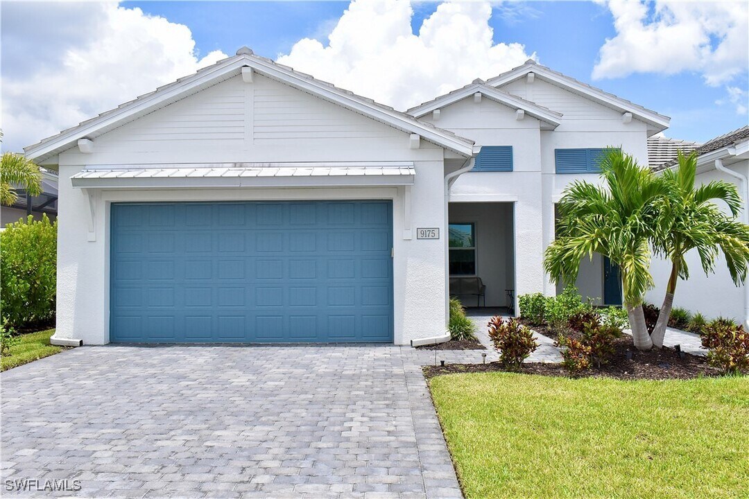 9175 Cayman Dr in Naples, FL - Foto de edificio