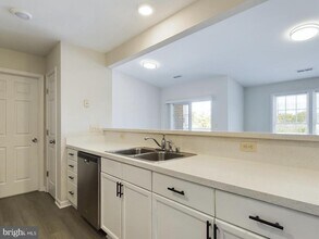 302 Baughmans Ln in Frederick, MD - Building Photo - Building Photo