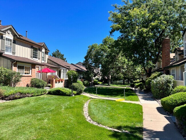 876 S Granby Cir in Aurora, CO - Building Photo - Building Photo