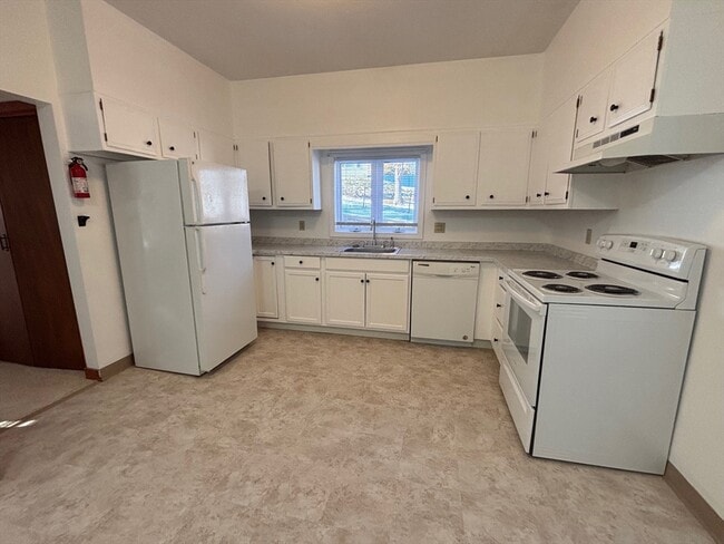 5 Spruce St in Clinton, MA - Building Photo - Building Photo