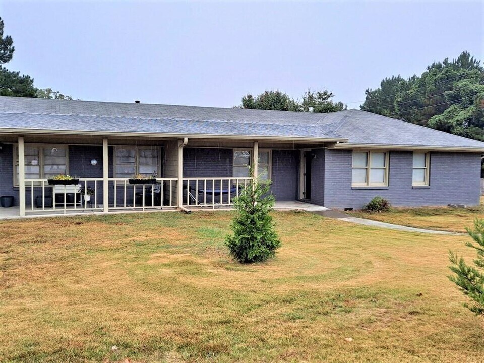 1063 Pleasant Hill Rd in Lawrenceville, GA - Building Photo