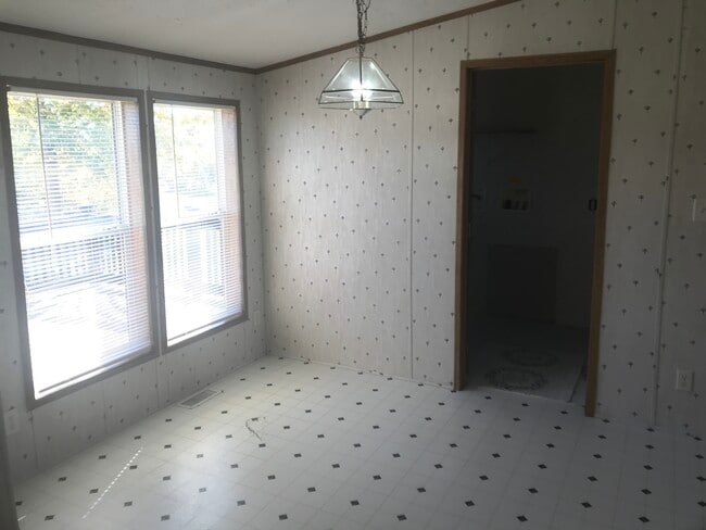 2216 N Garnet Ave in Muncie, IN - Building Photo - Building Photo