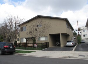 11425 Cumpston St in North Hollywood, CA - Foto de edificio - Building Photo