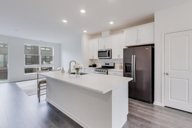 2251 Venture Dr in Schaumburg, IL - Building Photo - Building Photo