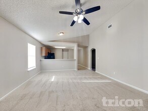 4231 Hanging Moss Dr in Orange Park, FL - Foto de edificio - Building Photo