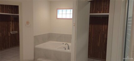 11 Jasmine Ave W in McAllen, TX - Building Photo - Building Photo