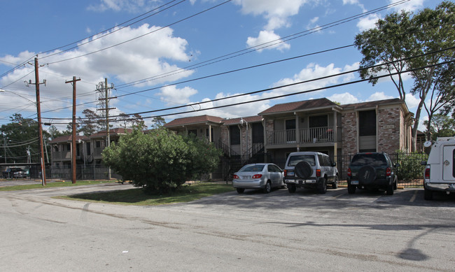 Canterbury Court Apartments in Houston, TX - Building Photo - Building Photo