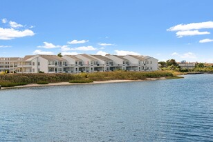 250 Dune Rd in Westhampton Beach, NY - Building Photo