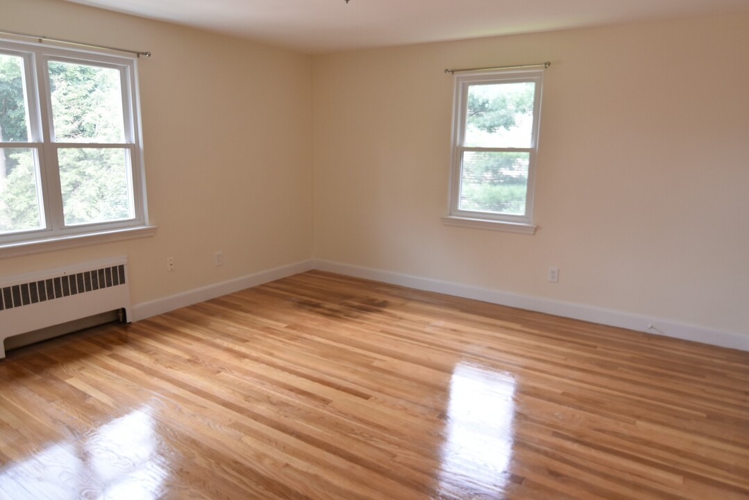 14 Louise Rd, Unit #2 in Chestnut Hill, MA - Foto de edificio