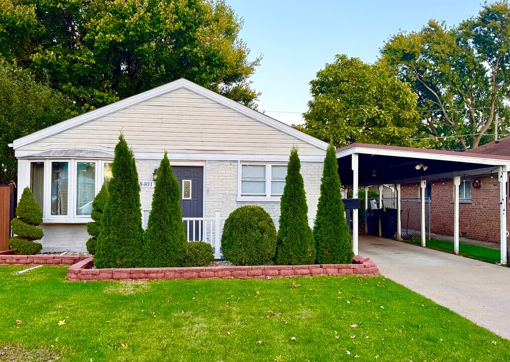 8401 S Scottsdale Ave in Chicago, IL - Building Photo