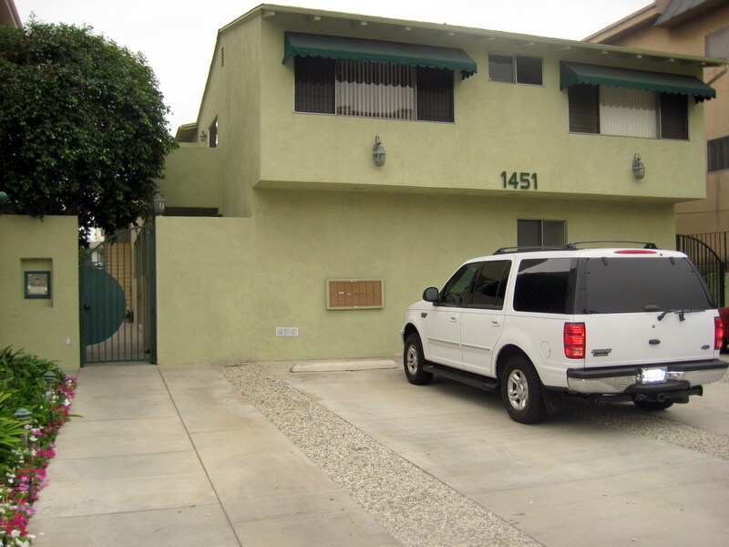 1451 Armacost Ave in Los Angeles, CA - Foto de edificio