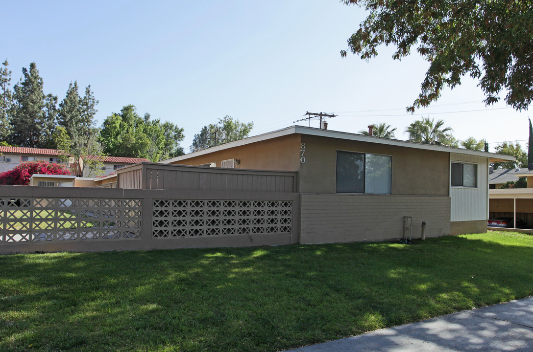 870 Prescott Way in Riverside, CA - Foto de edificio