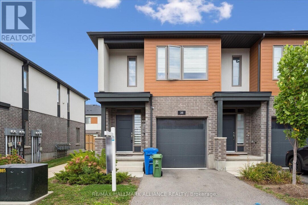 38 Steele Cres in Guelph, ON - Building Photo