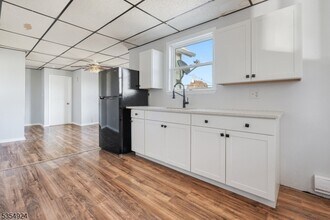 243 E Central Ave in Alpha, NJ - Foto de edificio - Building Photo
