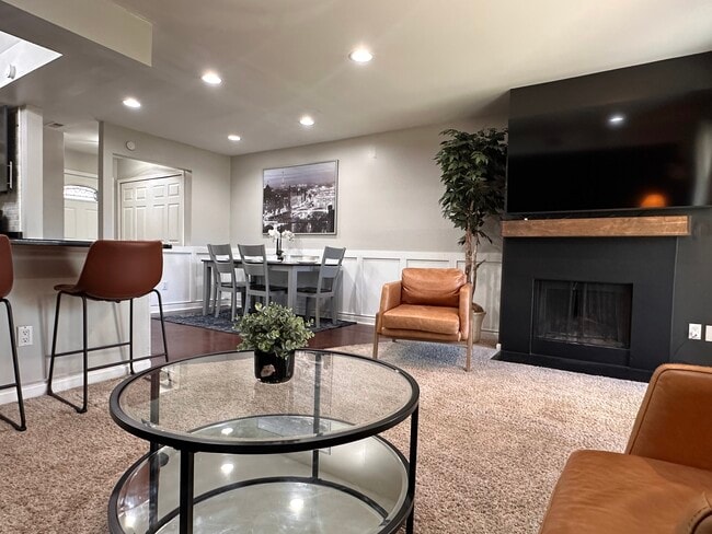 2777 Davison Ave, Unit B in Auburn Hills, MI - Foto de edificio - Building Photo