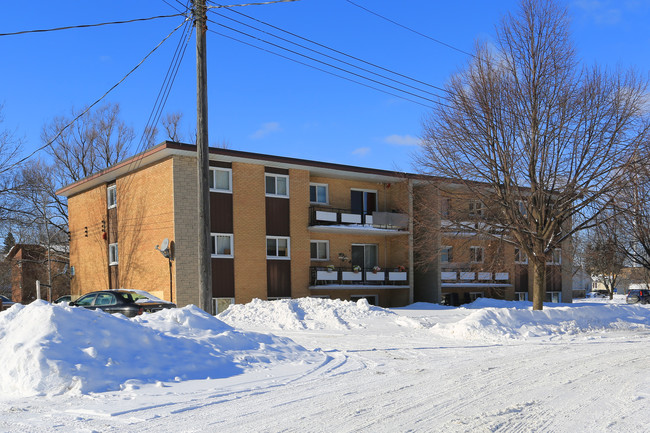 11 Olympic Dr in Kitchener, ON - Building Photo - Building Photo