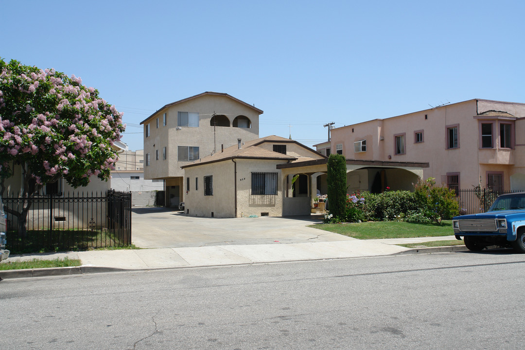 954 Dewey Ave in Los Angeles, CA - Building Photo