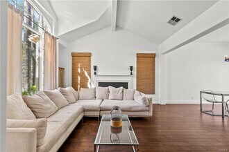 3450 Malaga Ct in Calabasas, CA - Building Photo - Building Photo