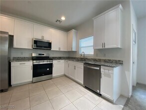 412 Desert Cadence St in Henderson, NV - Building Photo - Building Photo