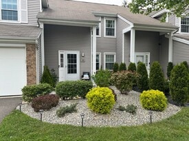 39 Renaissance Ln in New Brunswick, NJ - Building Photo