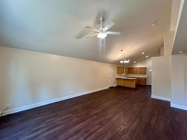 6204 E St in Springfield, OR - Building Photo - Building Photo