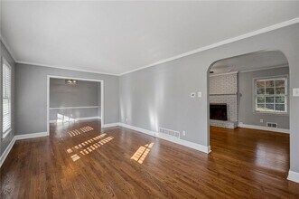 2857 Fontainebleau Dr in Atlanta, GA - Building Photo - Building Photo