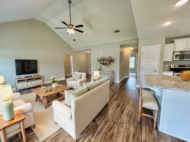 7021 White Pine Ave in Statesboro, GA - Building Photo - Building Photo