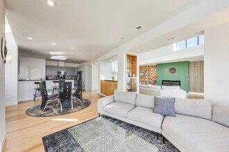 660 Hiller Dr in Oakland, CA - Building Photo - Building Photo