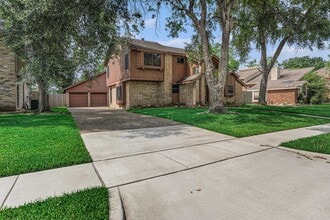 602 Crestwood Dr in El Lago, TX - Building Photo - Building Photo