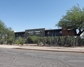 Euclid-Lee Apartments in Tucson, AZ - Building Photo - Building Photo