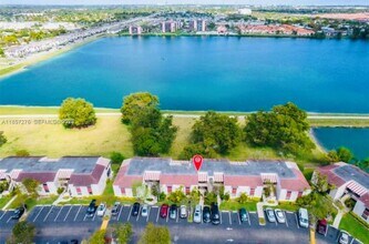 20300 NE 3rd Ct in Miami, FL - Foto de edificio - Building Photo