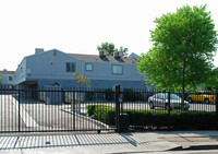 Quail Ridge Apartments in Fresno, CA - Foto de edificio - Building Photo