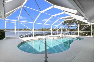 12871 Upper Cove Dr in Wellington, FL - Foto de edificio - Building Photo