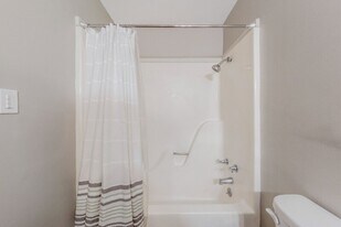 130 Huggins Rd in Lafayette, LA - Building Photo