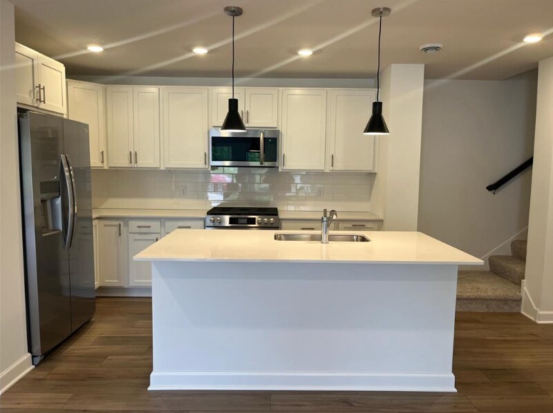 23303 Amber Dr in Rogers, MN - Building Photo