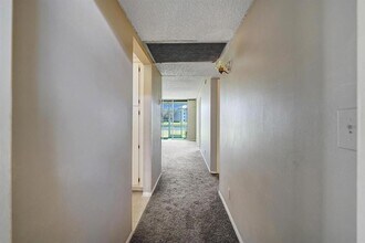 9440 Poinciana Pl in Davie, FL - Building Photo - Building Photo